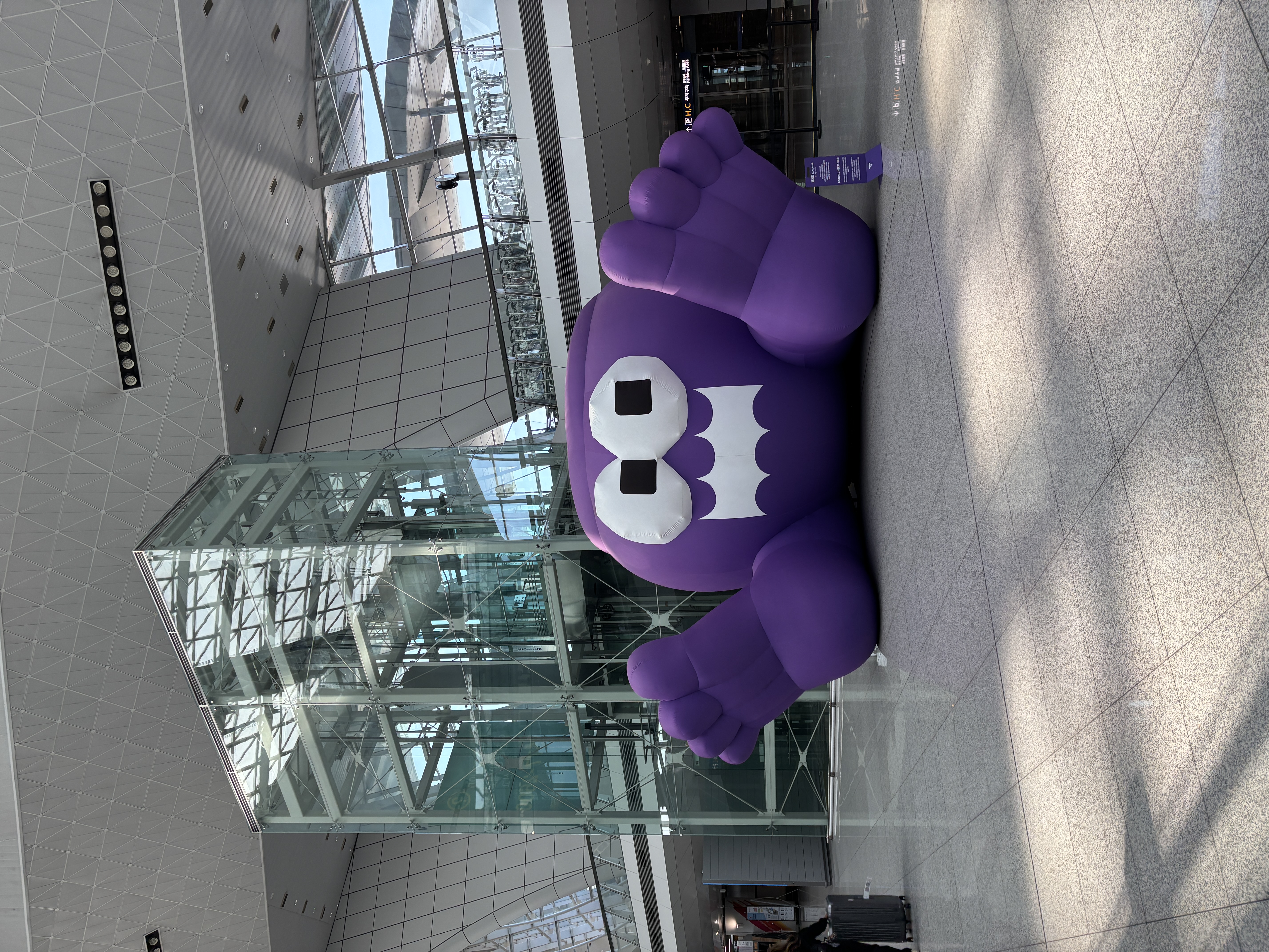 Finding Closure Under a Clear Seoul Sky: Reconnecting with an Ex