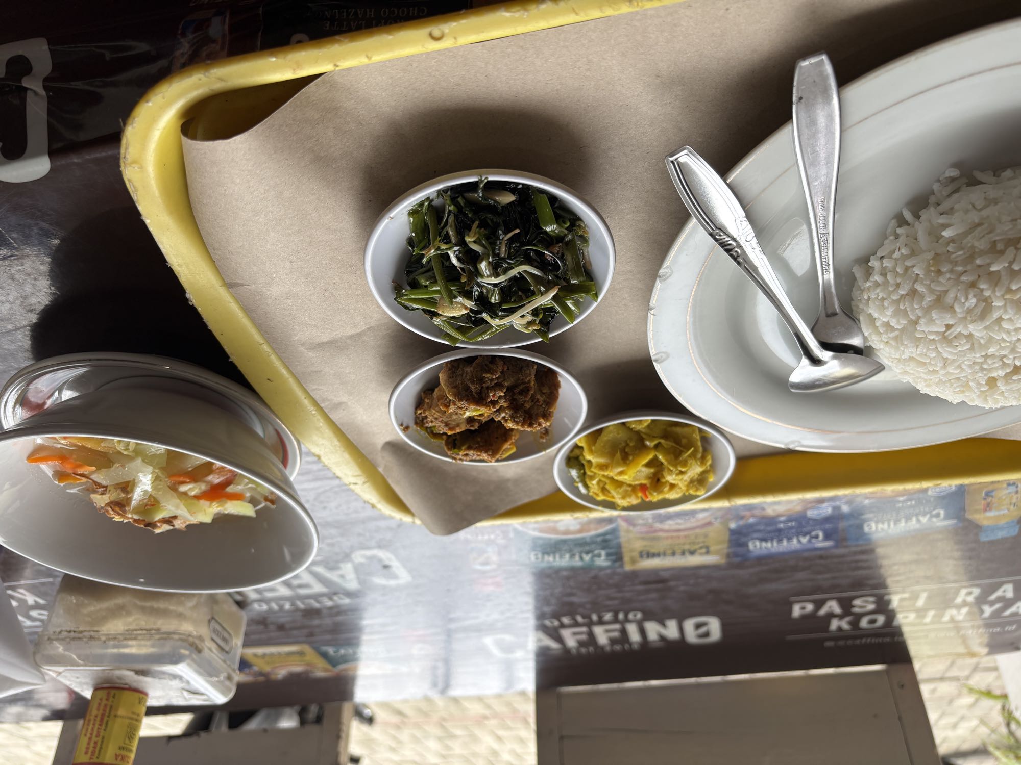 The Trap of Unlimited Free Time: Cafe Hopping and Street Food (Hotel Life)
