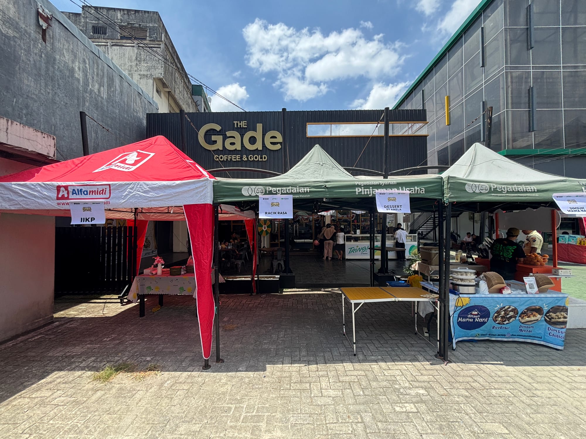 The storefront of The Gade Coffee & Gold cafe
