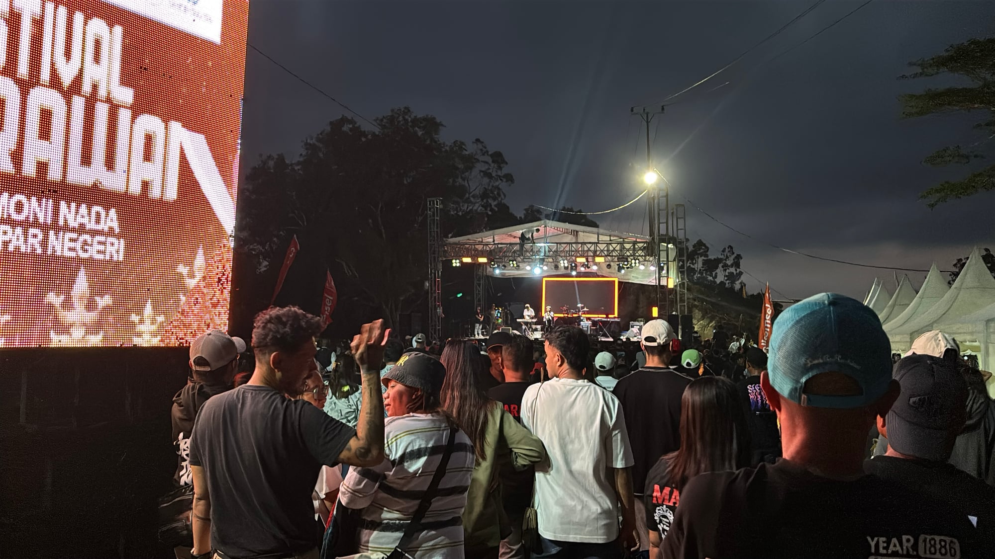 A packed crowd facing the stage at the Festival Marawai night event