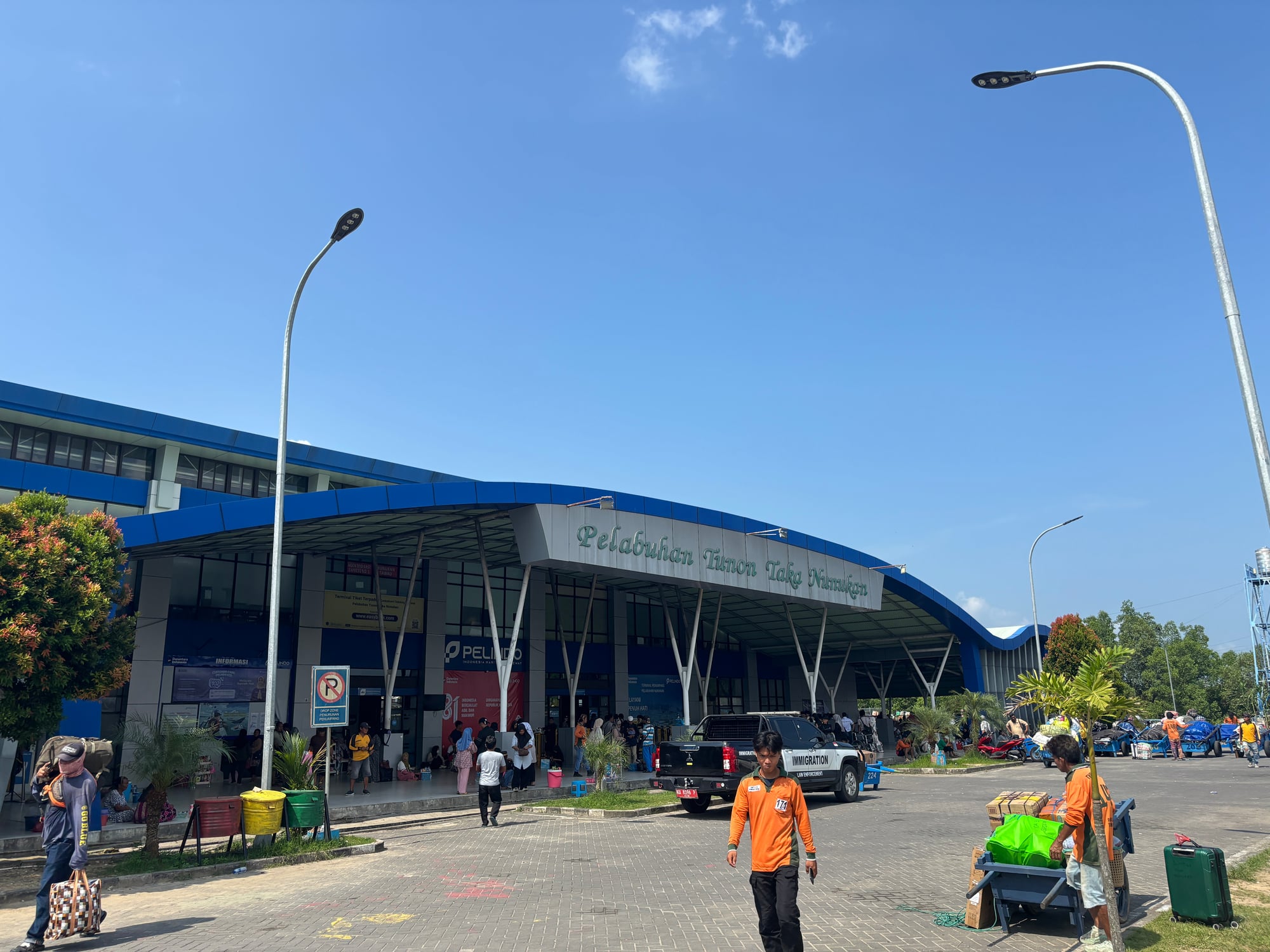 Border Crossing into Indonesia: Tawau to Nunukan & The Magic of Dayak Massage