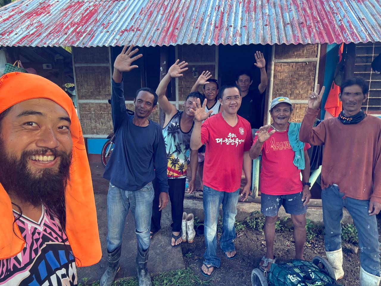 Farewell moment with the local construction workers before departing