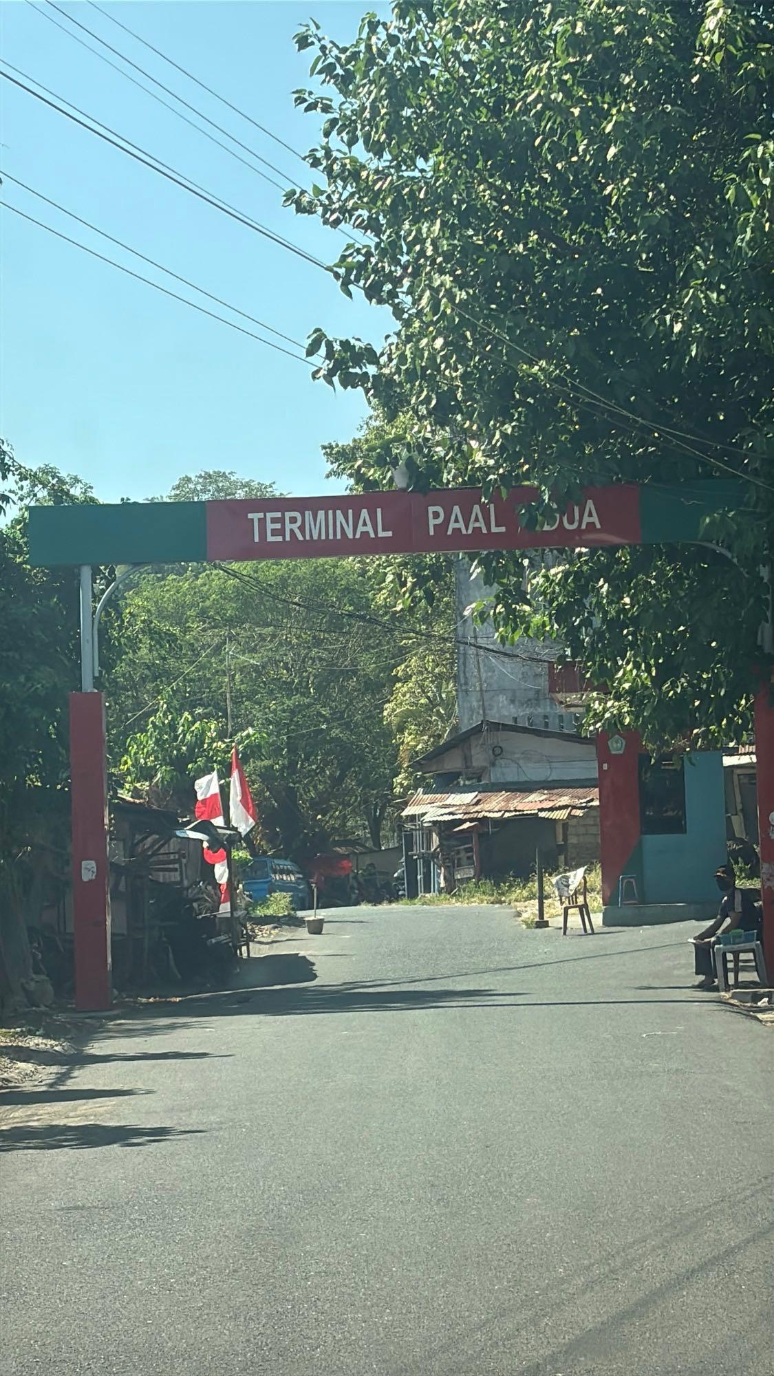 Terminal Paal Dua, tempat aku berpindah ke mikrolet