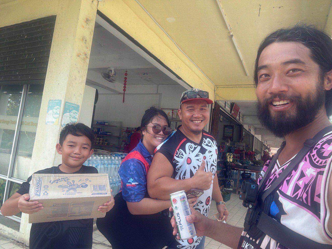 A friendly family who gave me a lift just after crossing into Malaysia
