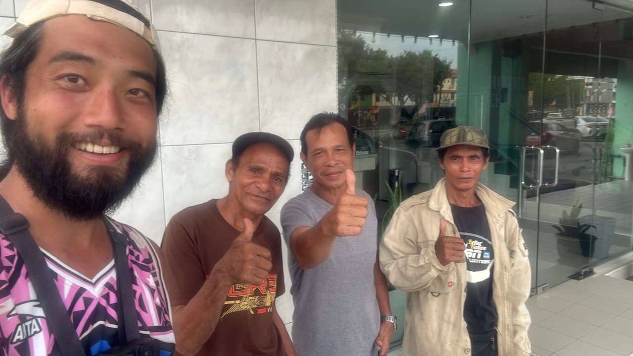 The local guys at the restaurant who gave me a lift into Lawas
