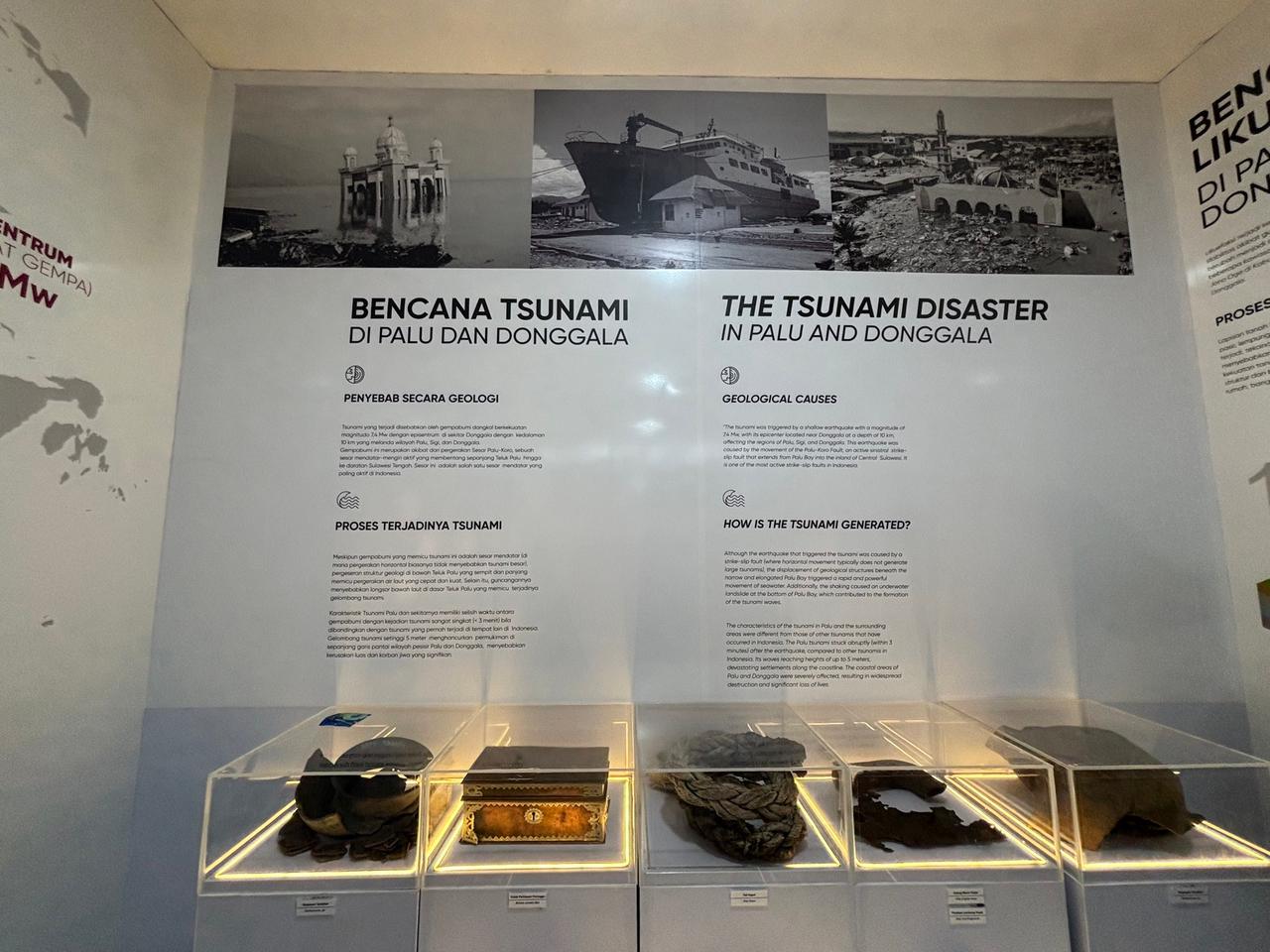 Barang-barang yang ditemukan dari reruntuhan gempa bumi 2018, dipajang di Palu Museum
