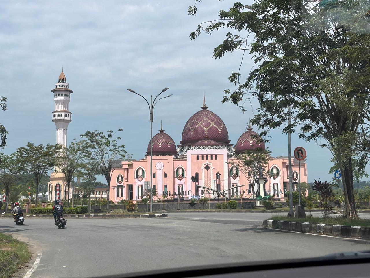 Monumen yang didedikasikan untuk sejarah minyak dan pertambangan Tarakan