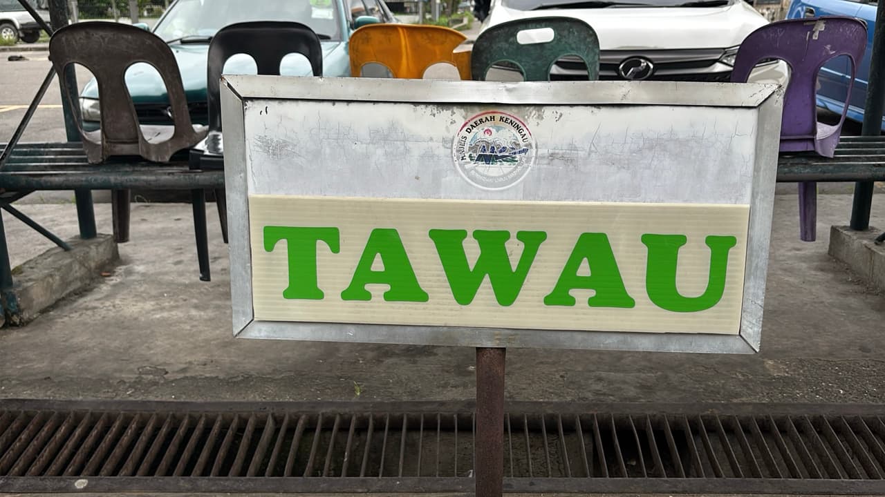 A "Tawau" destination sign at the bus terminal