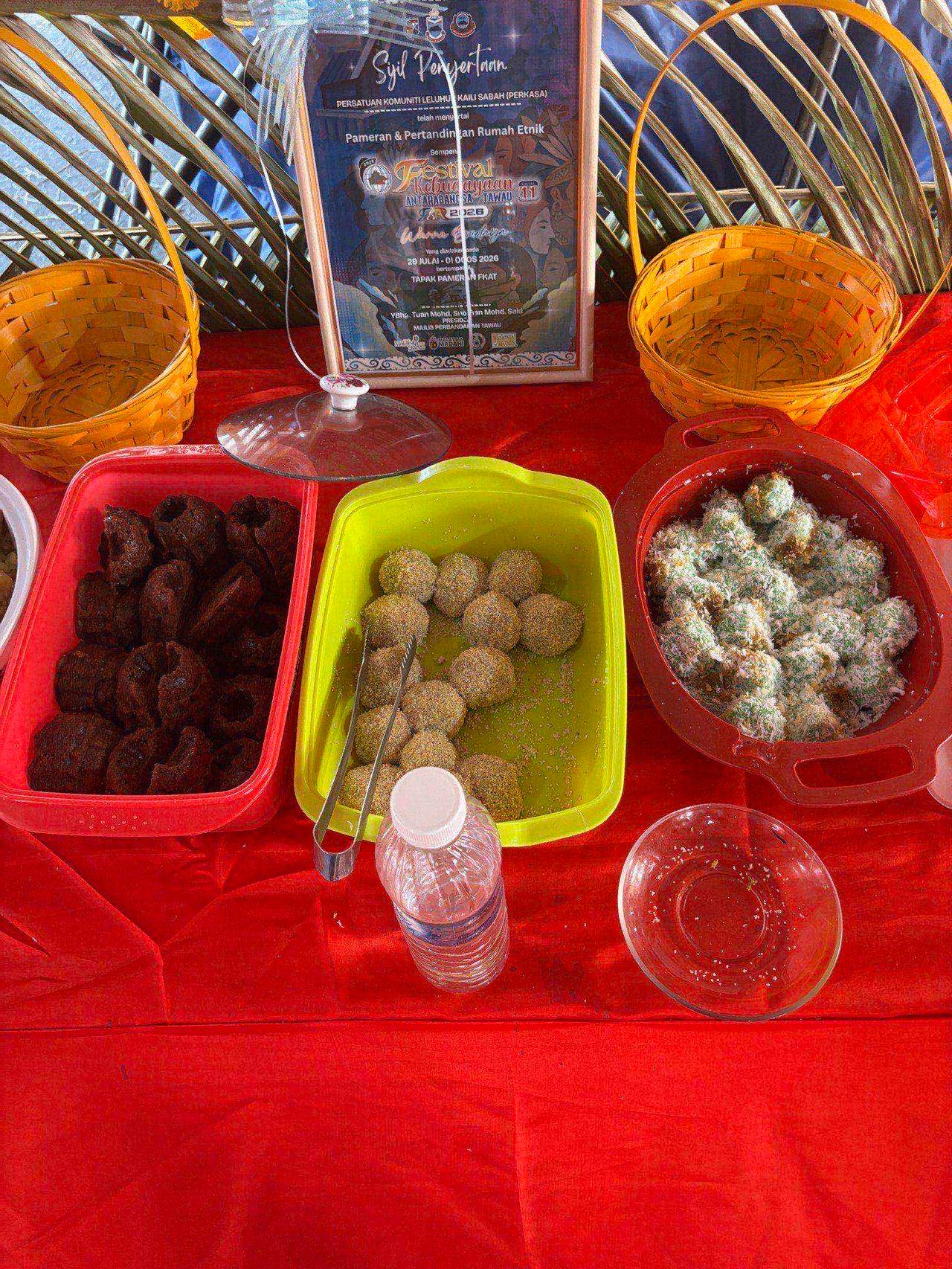 Trays of Onde-Onde and Topu, traditional Kaili snacks