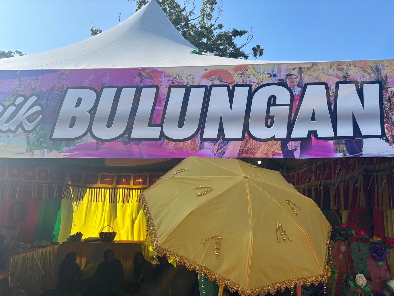 The "Rumah Etnik Bulungan" banner and golden ceremonial umbrella