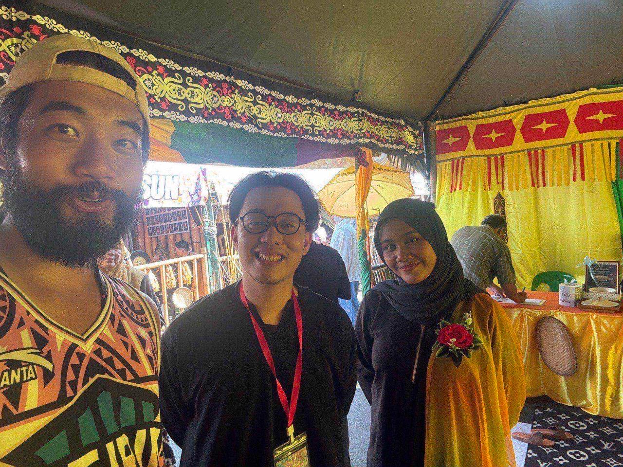 Posing with two locals inside the yellow-themed Bulungan wedding booth