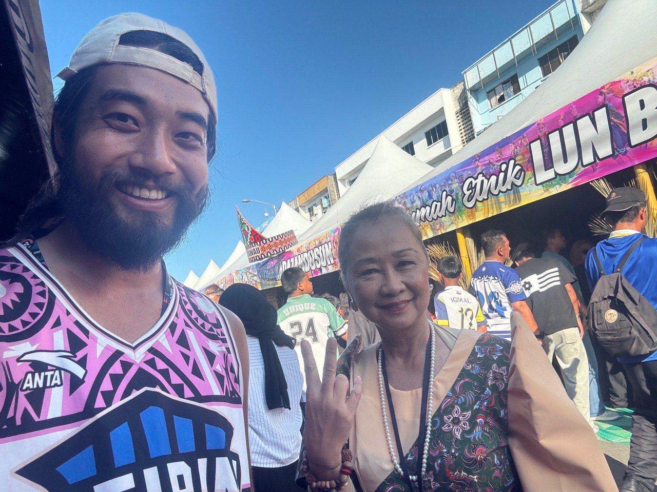 A reunion selfie with the Bisaya auntie in front of the ethnic booths