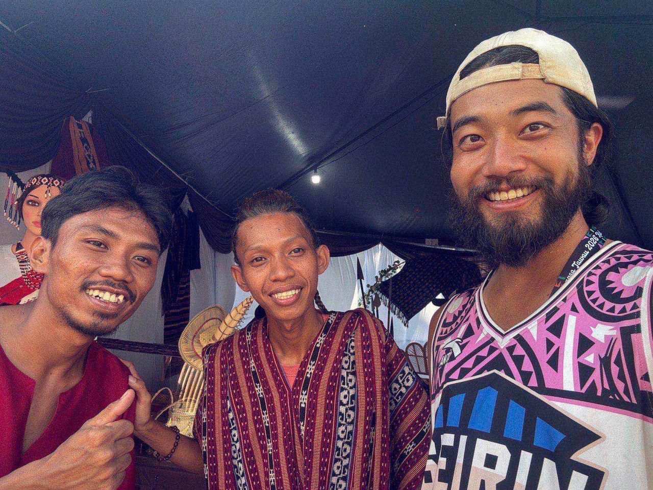 A selfie with two Timorese performers backstage