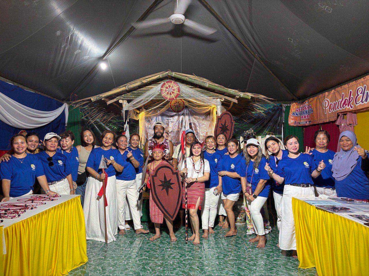A group photo with the Filipino "Kababayan" community at their festival booth
