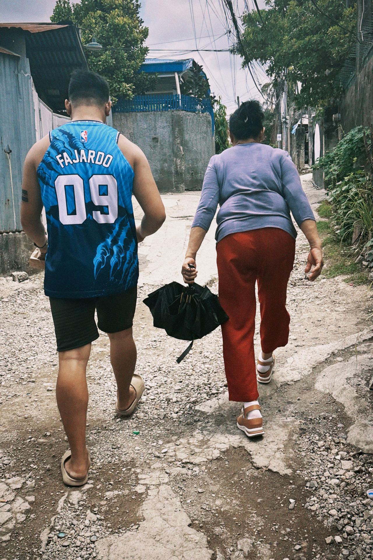 A family seen from behind at the food stall