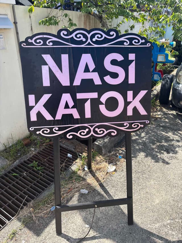 Bonus Day in Brunei! Discovering Nasi Katok & Prepping for the Unknown
