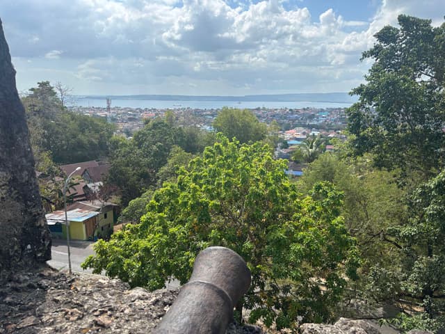 Echoes of the Sultanate: A Fleeting Journey Through Baubau's Fortress City
