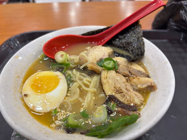A Sweltering Hull and a $1.30 Culinary Revelation: Midnight Arrival in Makassar