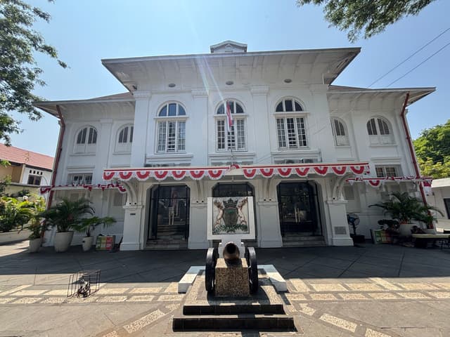 Makassar Explorations: From a Sweltering Ferry to Museums and Midnight Ramen