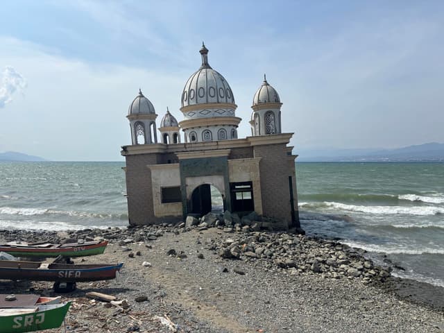 Exploring Palu: A Floating Mosque, Golden Palaces, and Local Eats in Sulawesi