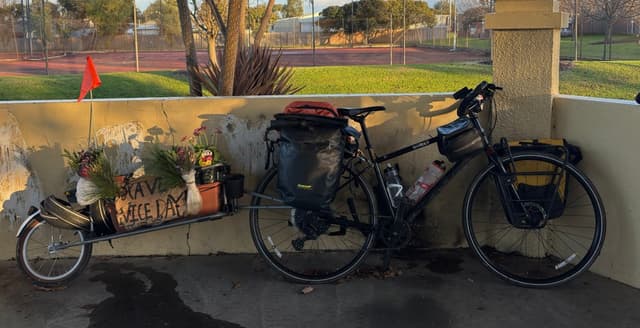 🇦🇺 80km to Sale: A Day of Clear Skies, Strong Winds, and New Encounters
