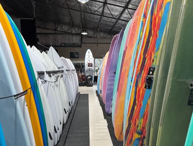 🇦🇺 A Rainy Day in Ulladulla: Surf Culture, Birthday Cake, and a Child’s Smile