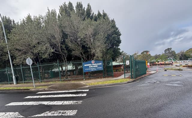 🇦🇺 A Rainy Journey to Bomaderry: Family Talks, Kindness, and New Encounters
