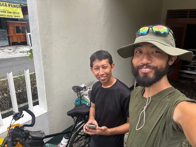 🇮🇩 A Day in Yogyakarta: Outdoor Gear, Local Encounters, and Street Food