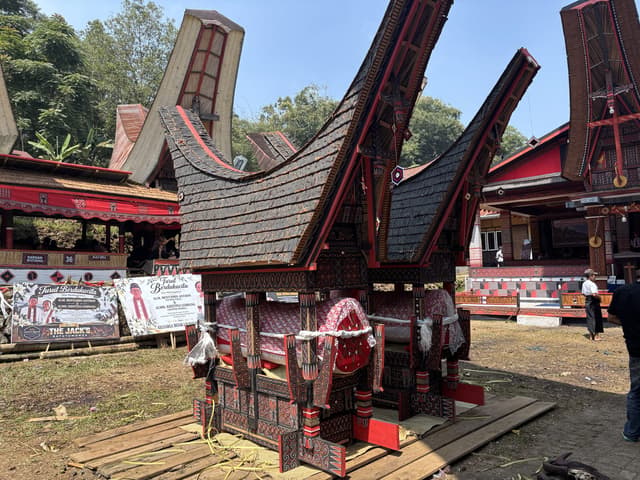 Rambu Solo, Day Five: Ma'kaburu', the Burial That Ends an Eleven-Day Farewell
