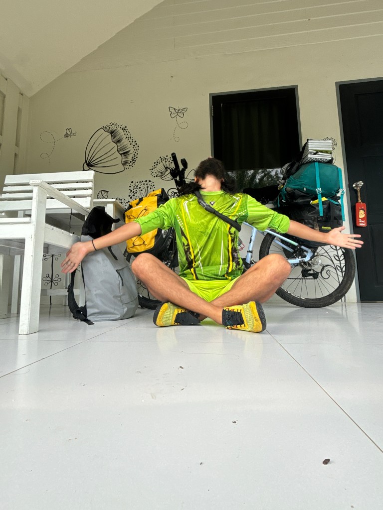🇹🇭 A Long Ride to Chumphon: Bananas, Kindness, and Street Markets