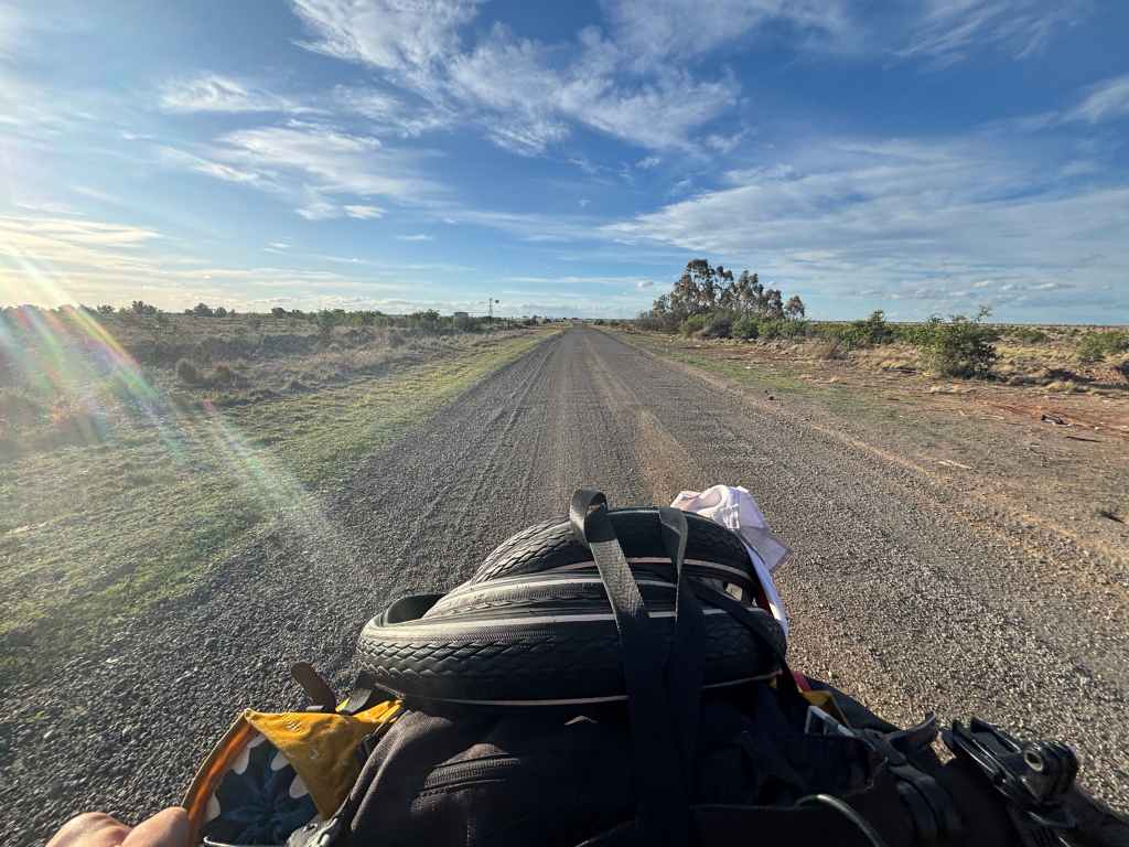 🇦🇺 A Journey to Little Lake: Facing Reality and Finding Warmth