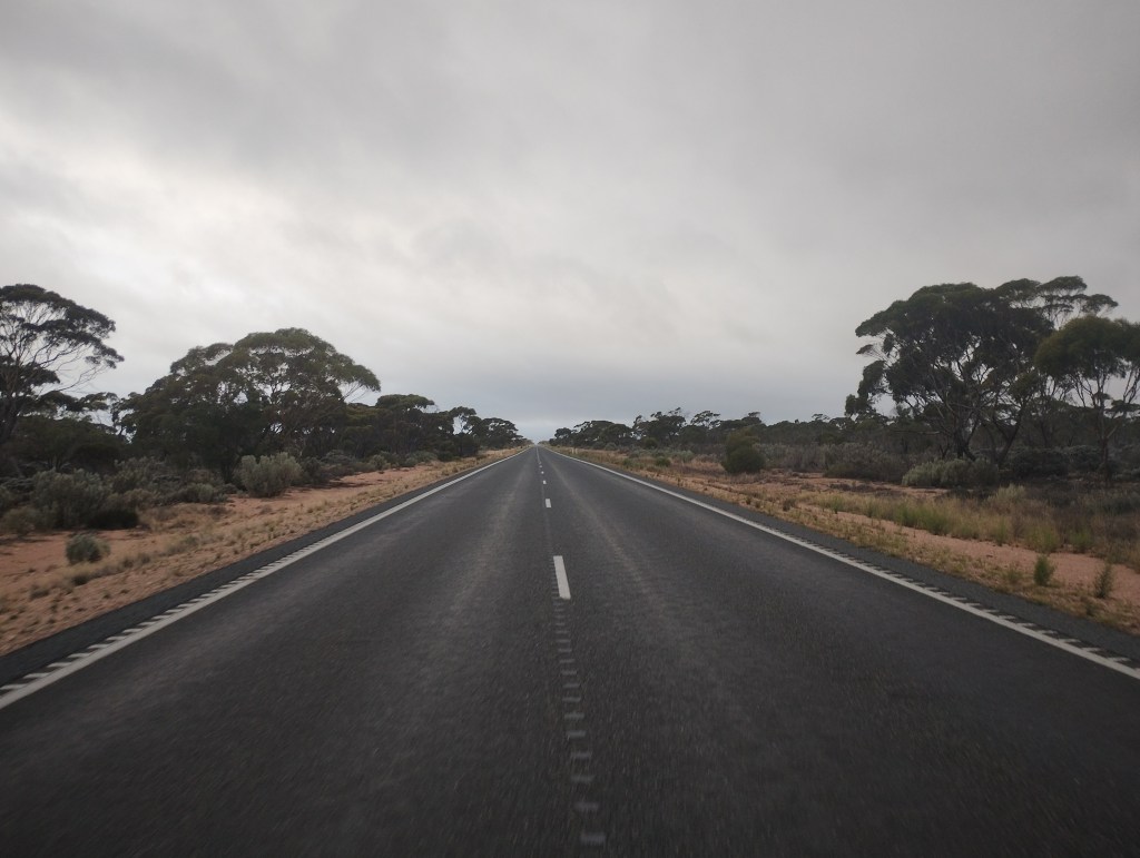 🇦🇺 Cycling the Nullarbor Day 3: Riding Australia’s Longest Straight Road