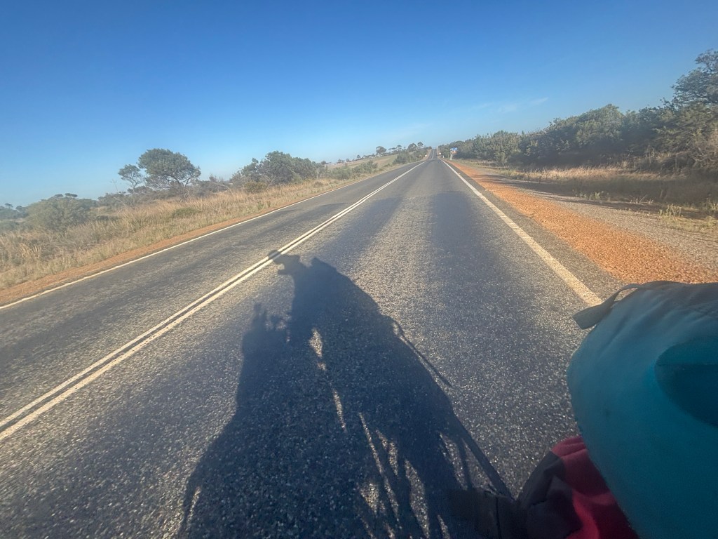 🇦🇺 Finally Reaching Esperance: A Cyclist’s Journey of Exhaustion, Kindness, and the Sea