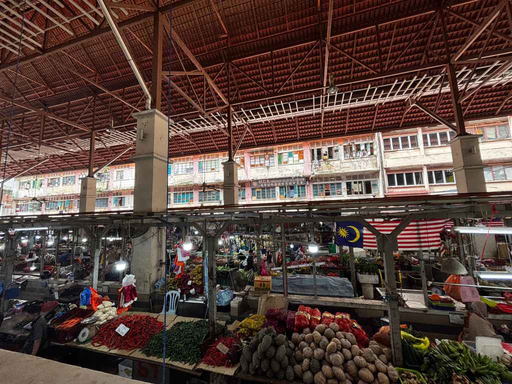 🇲🇾 A Day in Kuala Lumpur: Markets, Conversations, and Shisha at Night