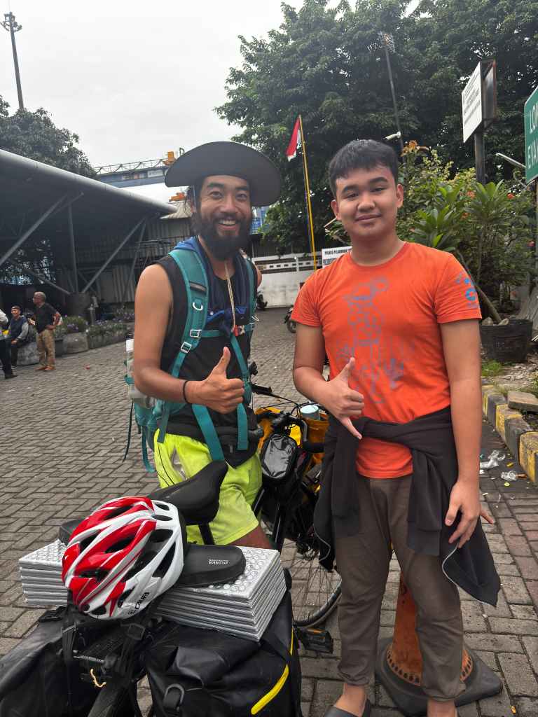 🇮🇩 First Impressions of Jakarta: Cycling Into Chaos and Kindness