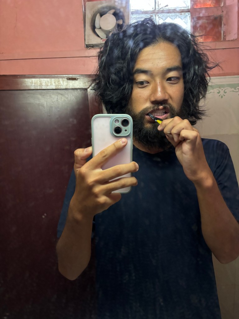 🇰🇭 A Day of Rest: Cafés, Ear Cleaning, and Full Stomachs in Cambodia