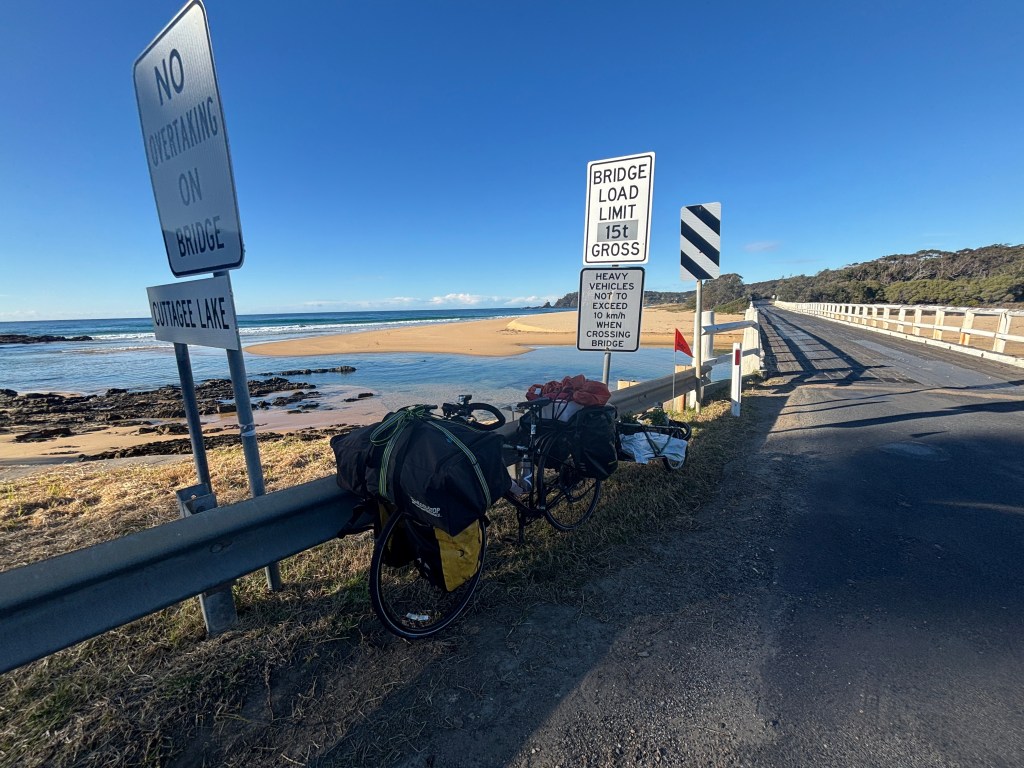 🇦🇺 A Day of Generosity and Near Misses on the Road to Narooma