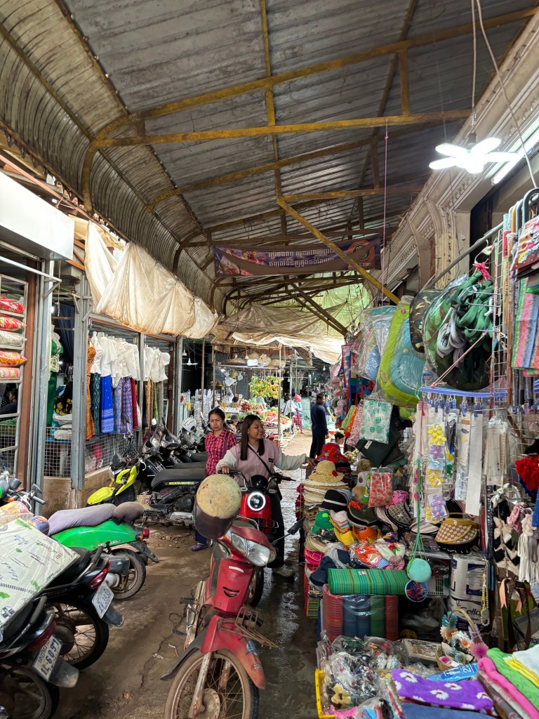 🇰🇭 A Day Between Markets, Saunas, and Angkor Wat