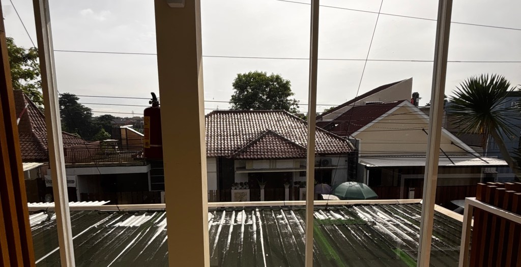 🇮🇩 Exploring Yogyakarta by Bicycle: Temples, Kind Encounters, and Everyday Life