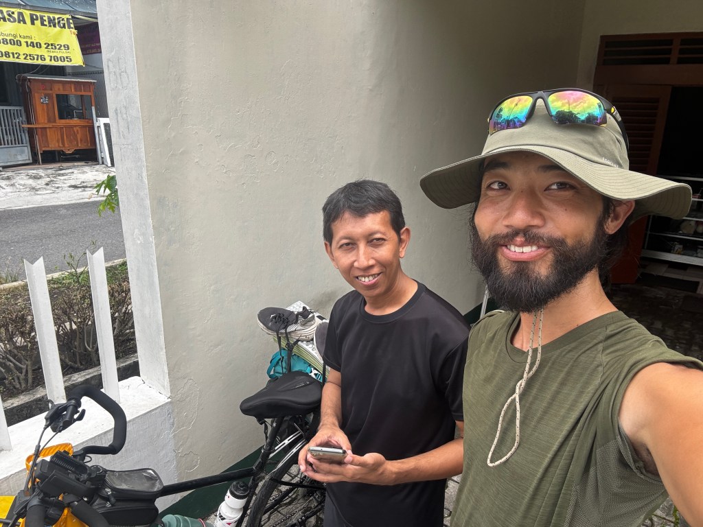 🇮🇩 A Day in Yogyakarta: Outdoor Gear, Local Encounters, and Street Food