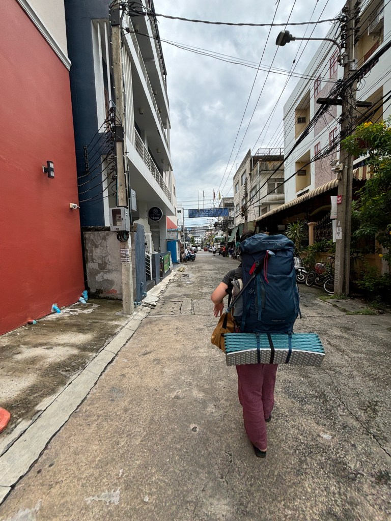 🇹🇭 Between Weakness and Hope: A Difficult Day in Bangkok with a New Companion
