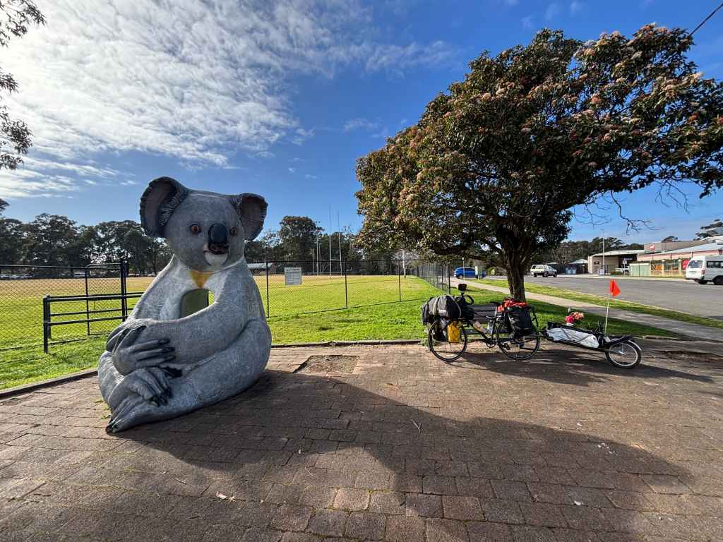 Over the Wollongong Hills: Reuniting with a Friend I Met in Malaysia