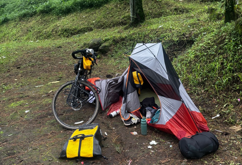 🇮🇩 A Windy Night, a Ride to Malang, and Encounters on the Road