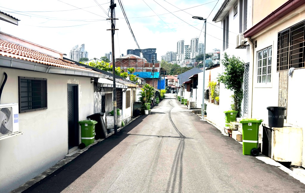 🇲🇾 Exploring Kuala Lumpur: From Bicycle Repairs to Rooftop Living